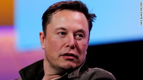 Az Értékpapír- és Tőzsdefelügyelet további kérdéseket tett fel Elon Musknak a Twitter-ügyletével kapcsolatban