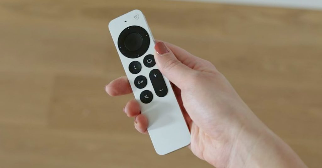 Az újratervezett Siri Remote firmware frissítést kap az Apple TV tulajdonosok számára