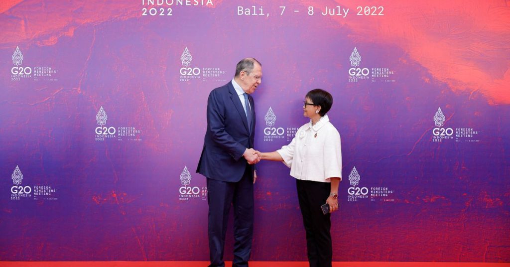 Indonézia sürgeti a G20-akat, hogy segítsenek véget vetni az ukrajnai háborúnak, miközben Lavrov Oroszországot nézi