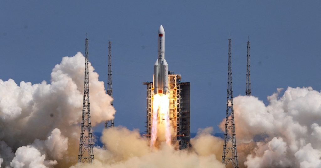 Kína azt állítja, hogy szorosan követi a Föld felé zúduló rakétatörmeléket |  űrhírek
