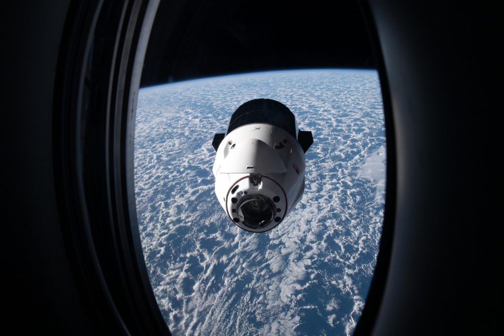 A SpaceX Dragon tele van elemezni való tudományos árucikkekkel