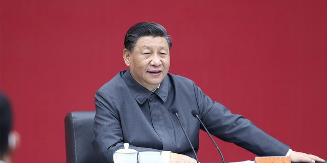 Hszi Csin-ping kínai elnök, aki egyben a CPC Központi Bizottságának főtitkára és a Központi Katonai Bizottság elnöke is