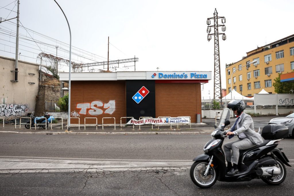 A Domino bezárja azokat az olaszországi helyszíneket, ahol az étkezők a helyi pizzát részesítik előnyben