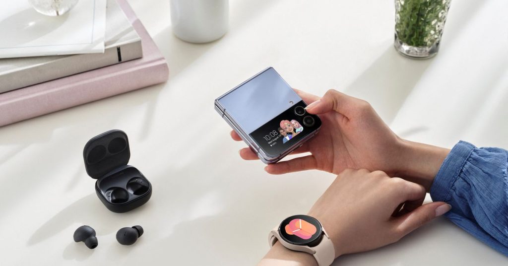 A Samsung új összecsukható okostelefonokat mutat be, és igyekszik megőrizni vezető szerepét a növekvő piacon