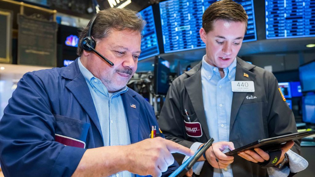 Az amerikai határidős tőzsdei árfolyamok laposak a Dow után, az S&P 500 háromnapos csúszást tört meg