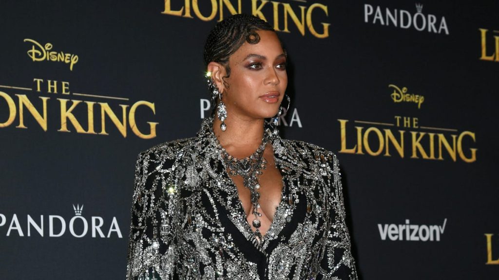 Beyoncé hivatalosan eltávolítja Kelly mintáját a reneszánsz albumról;  Monica Lewinsky hasonló mozgalmat szorgalmaz a 2013-as dalban