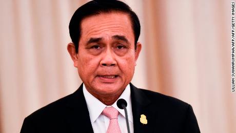 Thaiföld miniszterelnöke túlélte az újabb bizalmi szavazást
