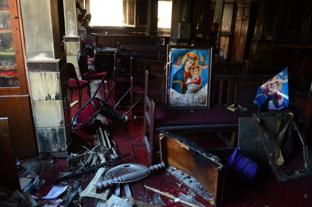 Tisztviselők: Egy kairói kopt templomban keletkezett tűz 41 embert ölt meg és 14-en megsebesültek