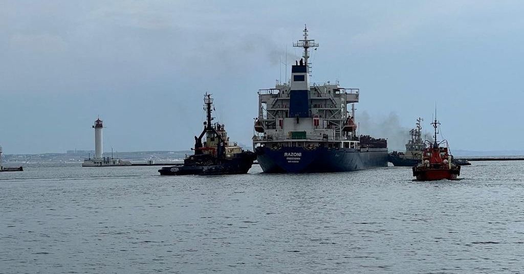 Ukrajnában a háború kezdete óta az első gabonahajó elhagyja Odesszát