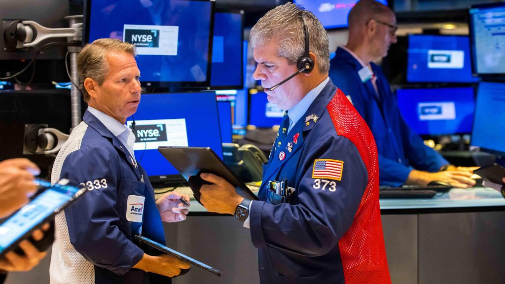 A határidős részvények zuhantak, miután a Wall Street veszteséggel zárt augusztusban