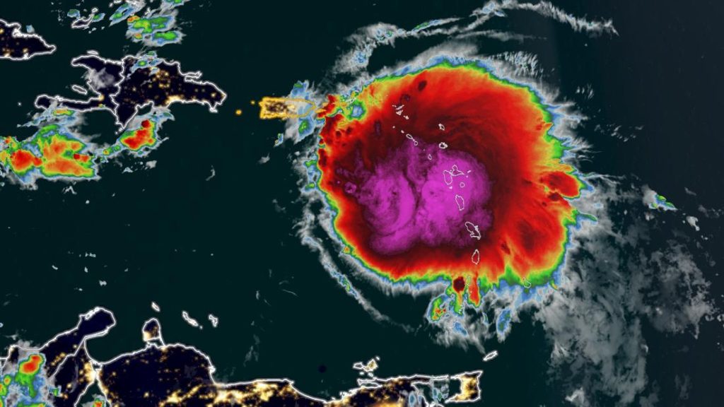 Hurrikán figyelmeztetés Puerto Ricóban a Fiona trópusi vihar előtt