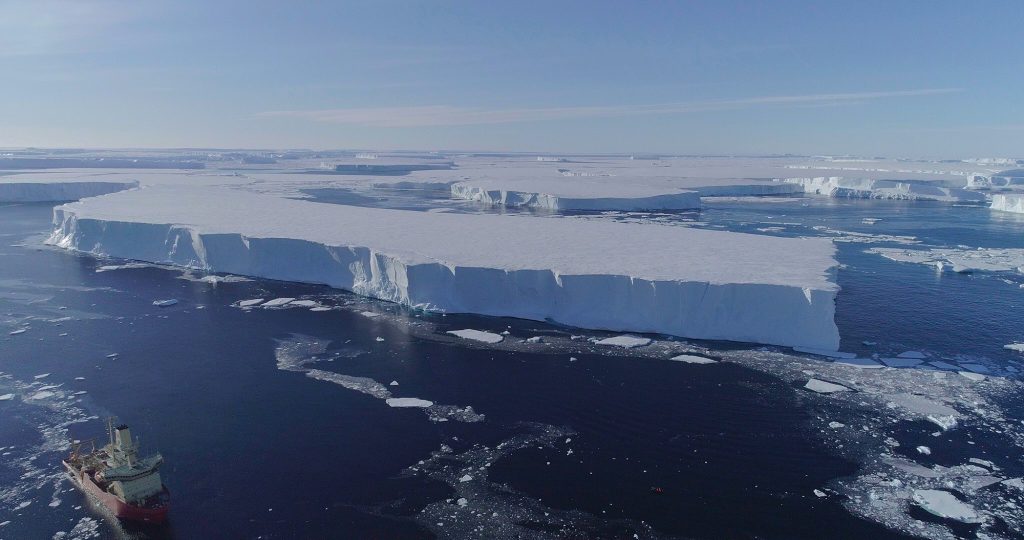 A tudósok szerint valószínű, hogy a gleccser három éven belül a tengerbe zuhan.  