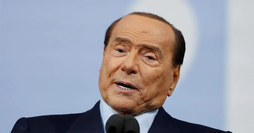 Berlusconi olasz elnök szerint Putyint „lökték” az ukrajnai háborúba
