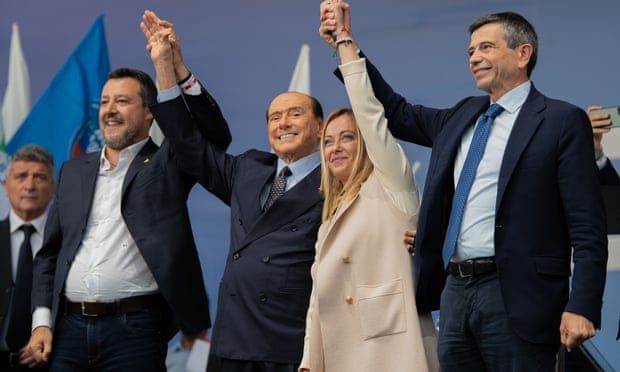 Matteo Salvini, Silvio Berlusconi, Georgia Meloni és Maurizio Lopi részt vesz a jobboldali politikai koalíció által szervezett politikai találkozón szeptember 22-én Rómában.