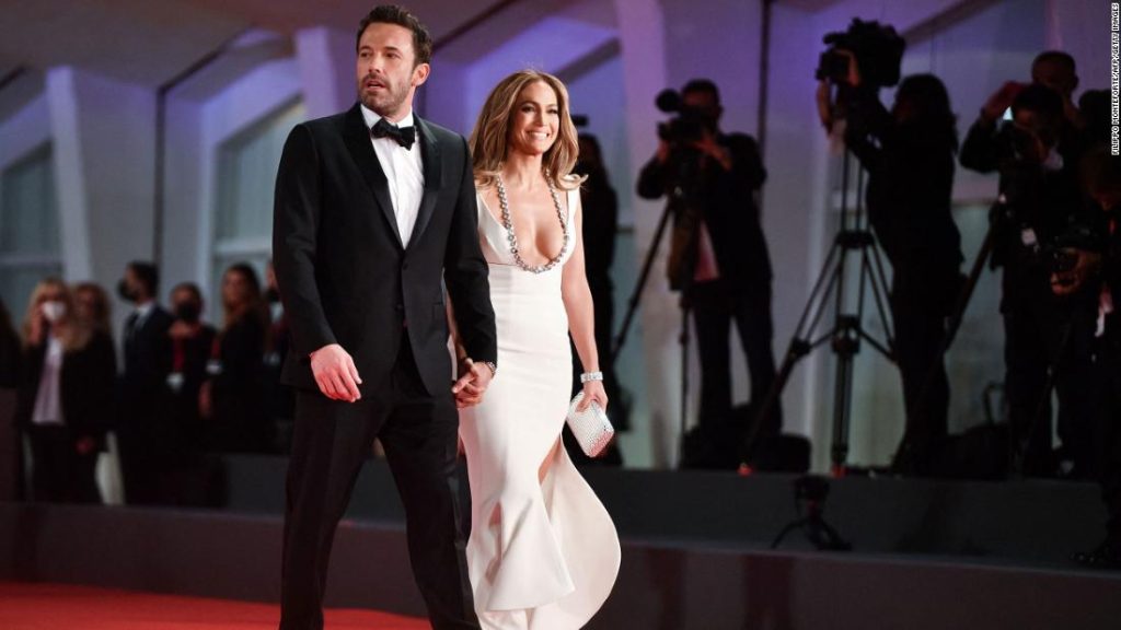 Jennifer Lopez és Ben Affleck nem hagyta, hogy egy gyomorbaj elrontsa nagy napjukat