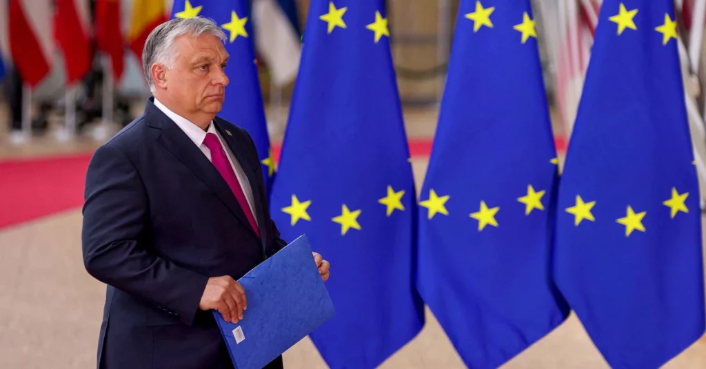 Kezdetben az Európai Unió arra törekszik, hogy a demokrácia károsodása miatt pénzt vágjon le Magyarországnak