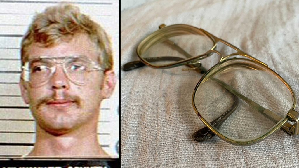Jeffrey Dahmer börtönszemüveg 150 000 dollárért eladó