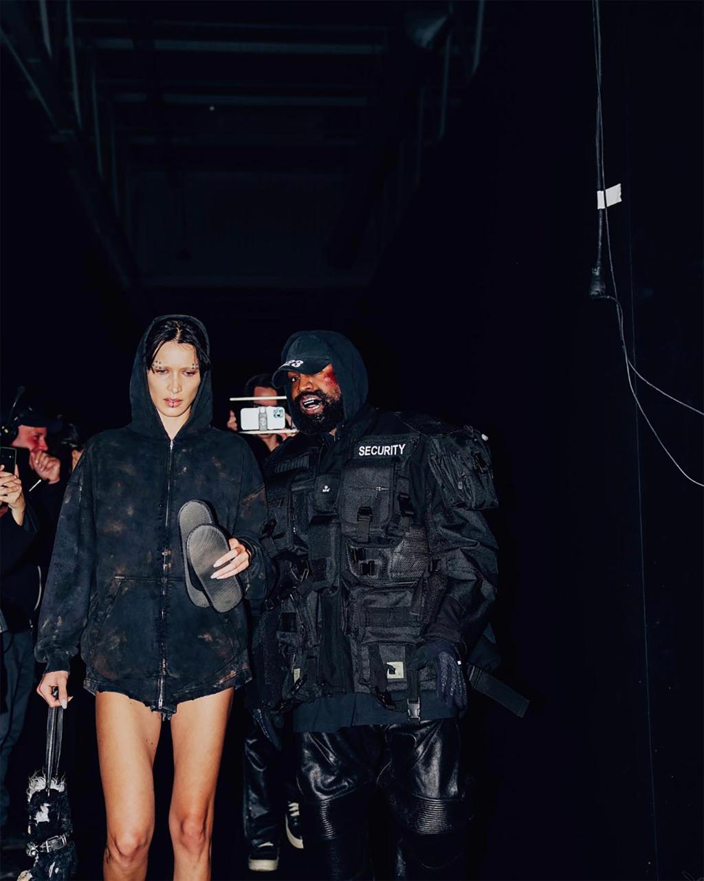Kanye West megjelenik a kifutón a párizsi Balenciaga divathéten