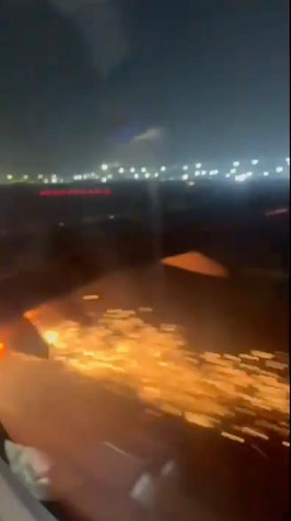 A gép felszáll a delhi repülőtéren, mielőtt kigyulladna.