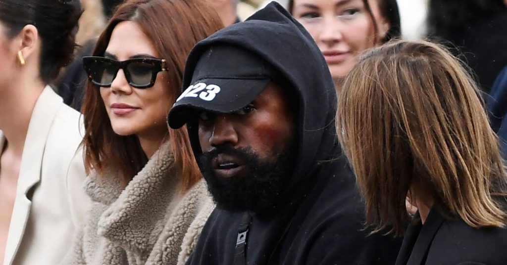 A cég szerint Kanye West a Skechers iroda kísérője