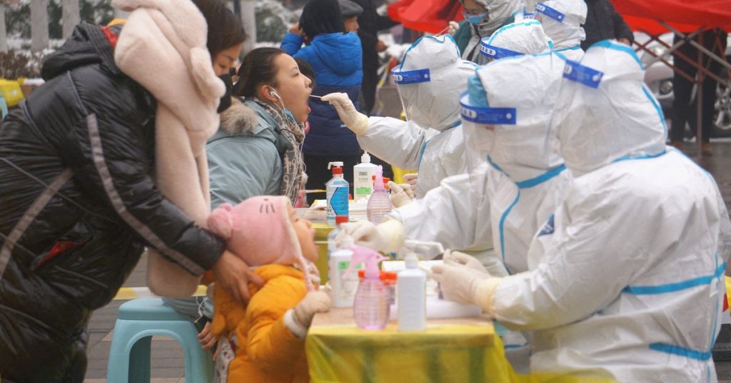 A kínai városok felkészülnek a koronavírus által sújtott Csengcsouból érkező Foxconn-munkások hullámára