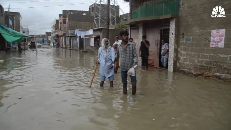 Pakisztán küzd a történelmi áradások nyomán