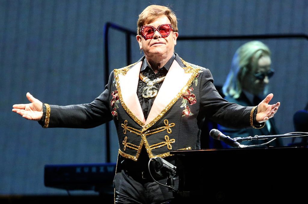 Elton John készen áll arra, hogy 2022-ben elérje csúcsát az utolsó amerikai turnédátumokkal és a top 10 slágerek párjával.