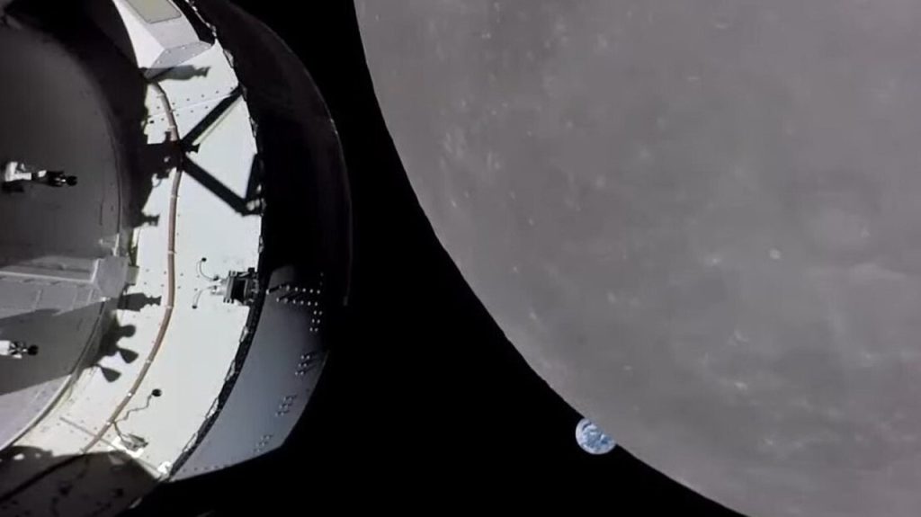 Az Orion lélegzetelállító kilátást örökít meg, miközben a Holdhoz legközelebb repül