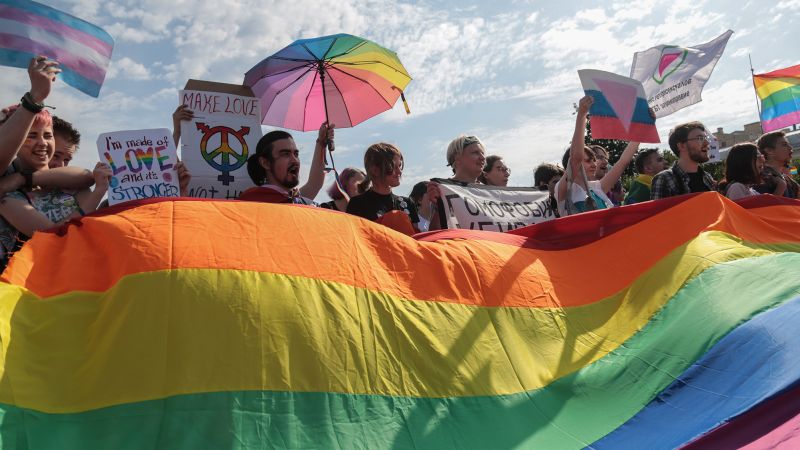 Orosz LMBT propagandatörvény: Az Állami Duma módosításokat fogad el