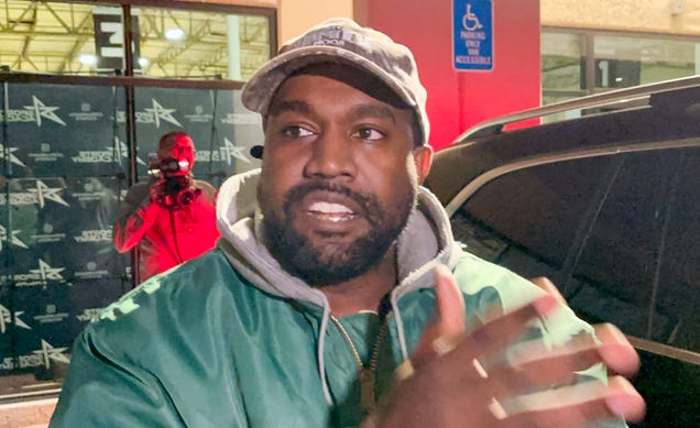 Vivica A. Fox Kanye West saját magát és másokat bemutató kampányvideójára reagál
