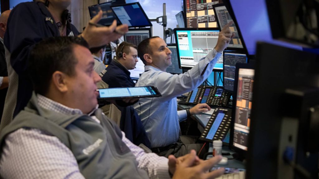 A Dow több mint 150 pontot zár.  A részvények emelkedést mutatnak az ünnepi héten