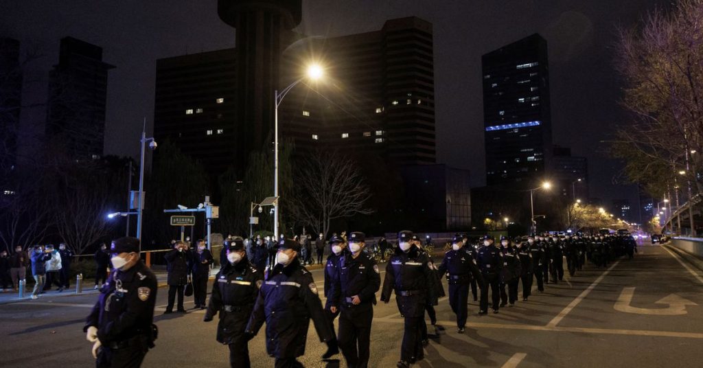 A koronavírus elleni tiltakozások fellángoltak Kantonban, ahogy Kína elzárkózási haragja felforrt