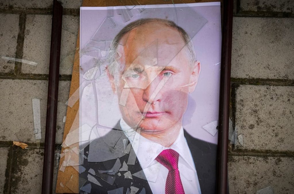 Zelenszkij segédje szerint Vlagyimir Putyin "az életét félti, amikor a hadsereg visszavonul"
