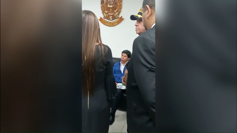 Castillo perui elnököt beperelték és letartóztatták, miután megpróbálta feloszlatni a Kongresszust