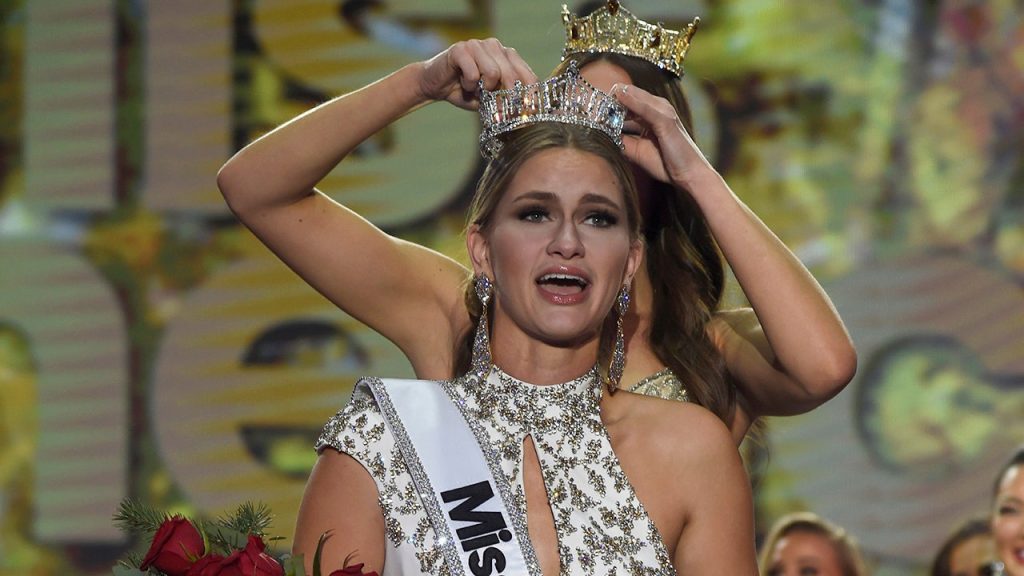 A 2023-as Miss Amerika győztes, Miss Wisconsin Grace Stank így emlékezik megdöbbentő győzelméről: „Csak egy teljes káosz”