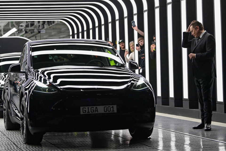 Elon Musk részt vesz a Tesla GIGABYTE új elektromos járműgyárának megnyitó ünnepségén a németországi Gruenheide városában, 2022. március 22-én. PATRIKE BLOL/BOL a REUTERS-en keresztül